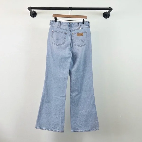 NWT Wrangler Bonnie 683 Loose Flare Jeans in Sonny Light Wash - Picture 6 of 8
